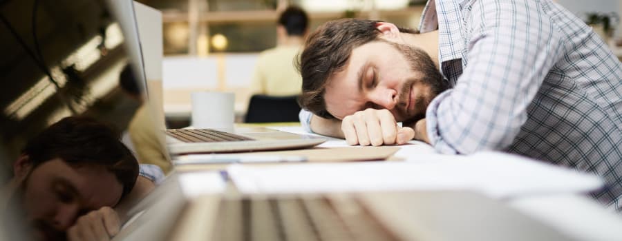 Jak řešit alkohol na pracovišti: Praktický průvodce pro zaměstnavatele