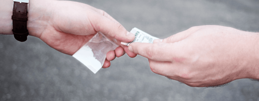 Proč lidé berou drogy? Chtějí zahnat nudu, stres a deprese